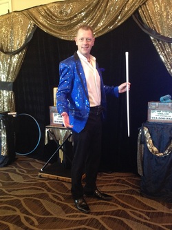 Ennis magician for children's birthday parties and entertainment Magicain Kendal Kane is the best party magician for your event, birthday party, company holiday party, mago espanol