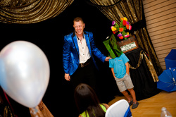 Carrollton birthday magician special ist Kendal Kane entertains  entertains at kids parties