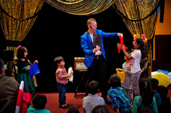 Birthday party magic shows in Aubrey for kids that have fun